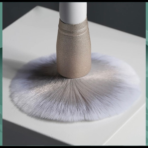 Long Island make up brushes. - Picture 4 of 6